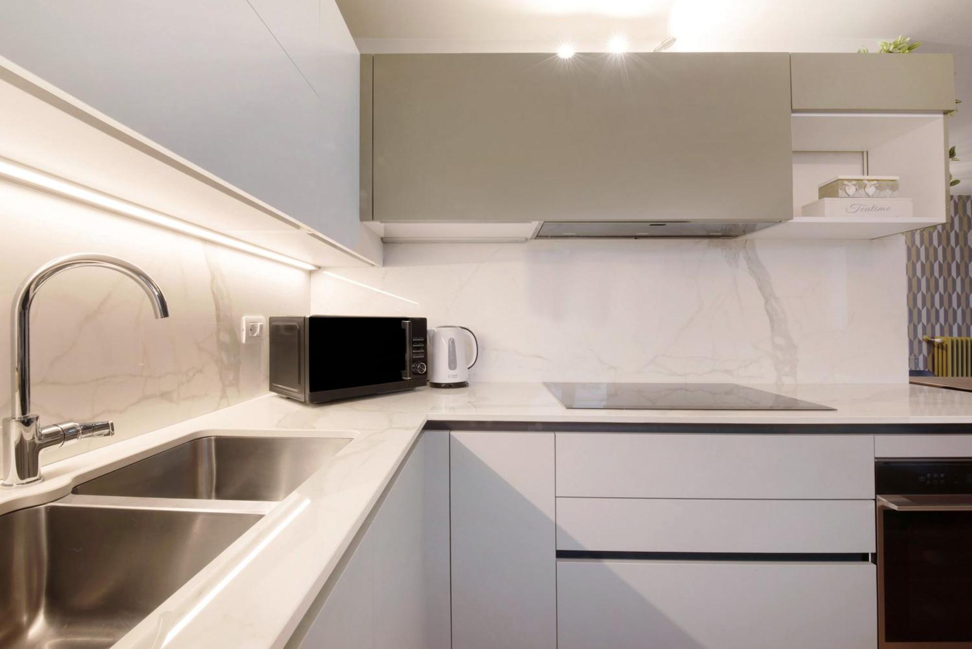 מנדלו דל לאריו Aloha Lake Apartments מראה חיצוני תמונה