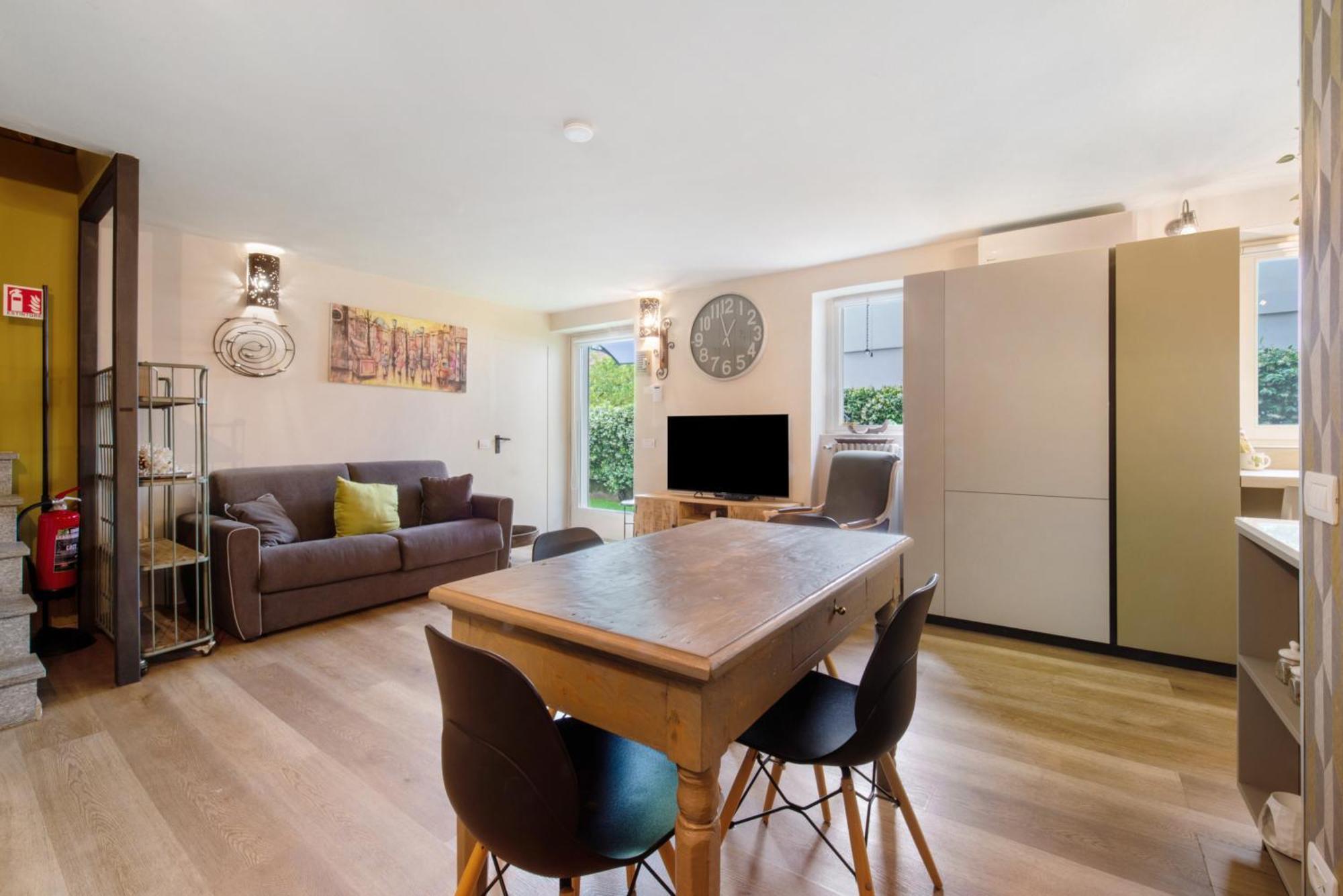 מנדלו דל לאריו Aloha Lake Apartments מראה חיצוני תמונה