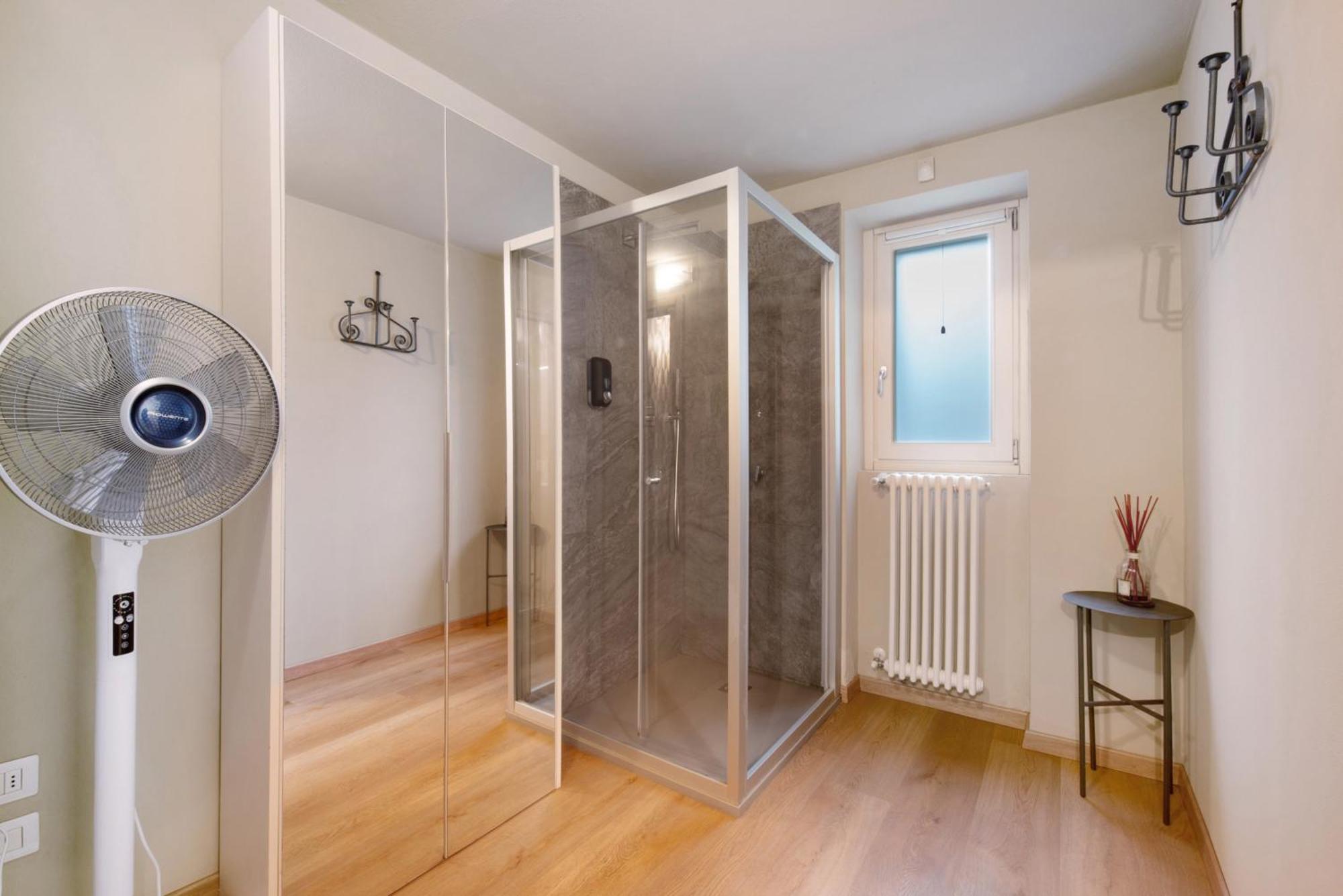 מנדלו דל לאריו Aloha Lake Apartments מראה חיצוני תמונה