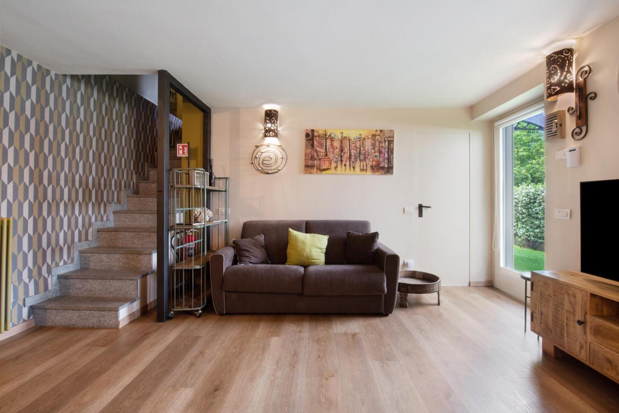 מנדלו דל לאריו Aloha Lake Apartments מראה חיצוני תמונה