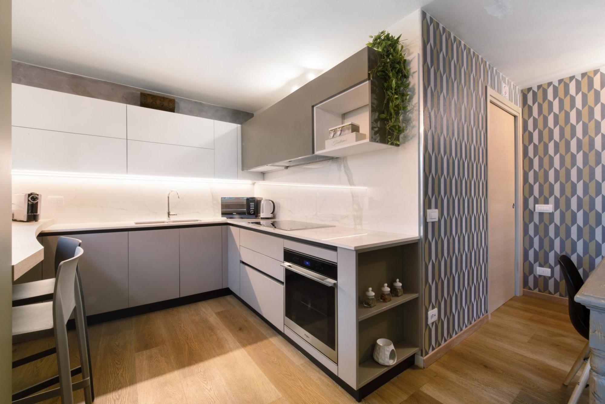 מנדלו דל לאריו Aloha Lake Apartments מראה חיצוני תמונה
