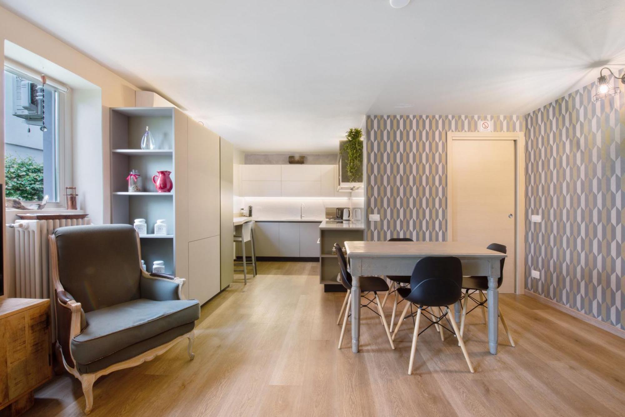 מנדלו דל לאריו Aloha Lake Apartments מראה חיצוני תמונה
