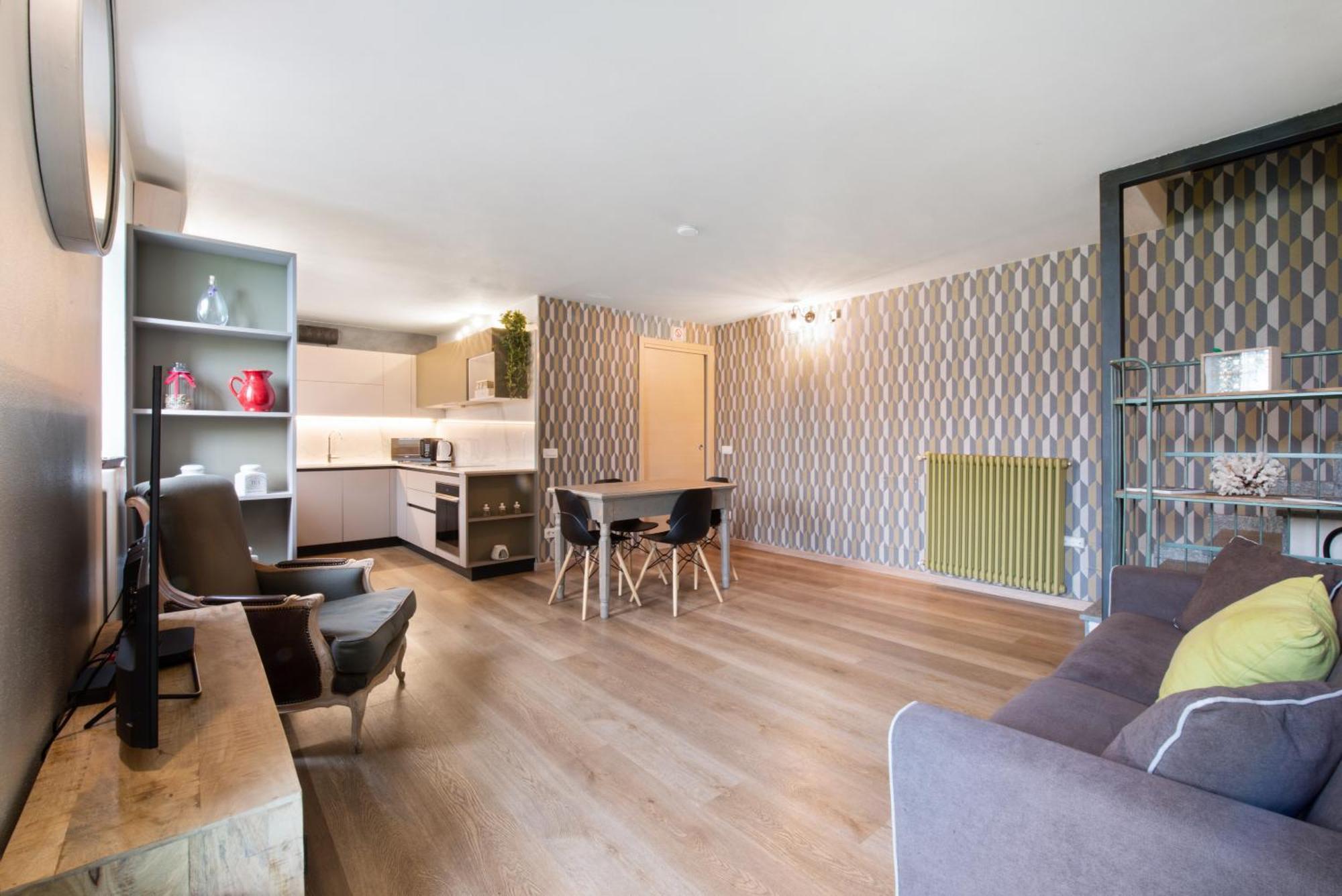 מנדלו דל לאריו Aloha Lake Apartments מראה חיצוני תמונה