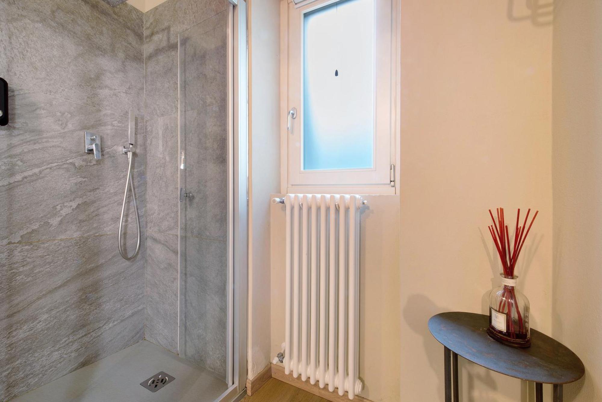מנדלו דל לאריו Aloha Lake Apartments מראה חיצוני תמונה