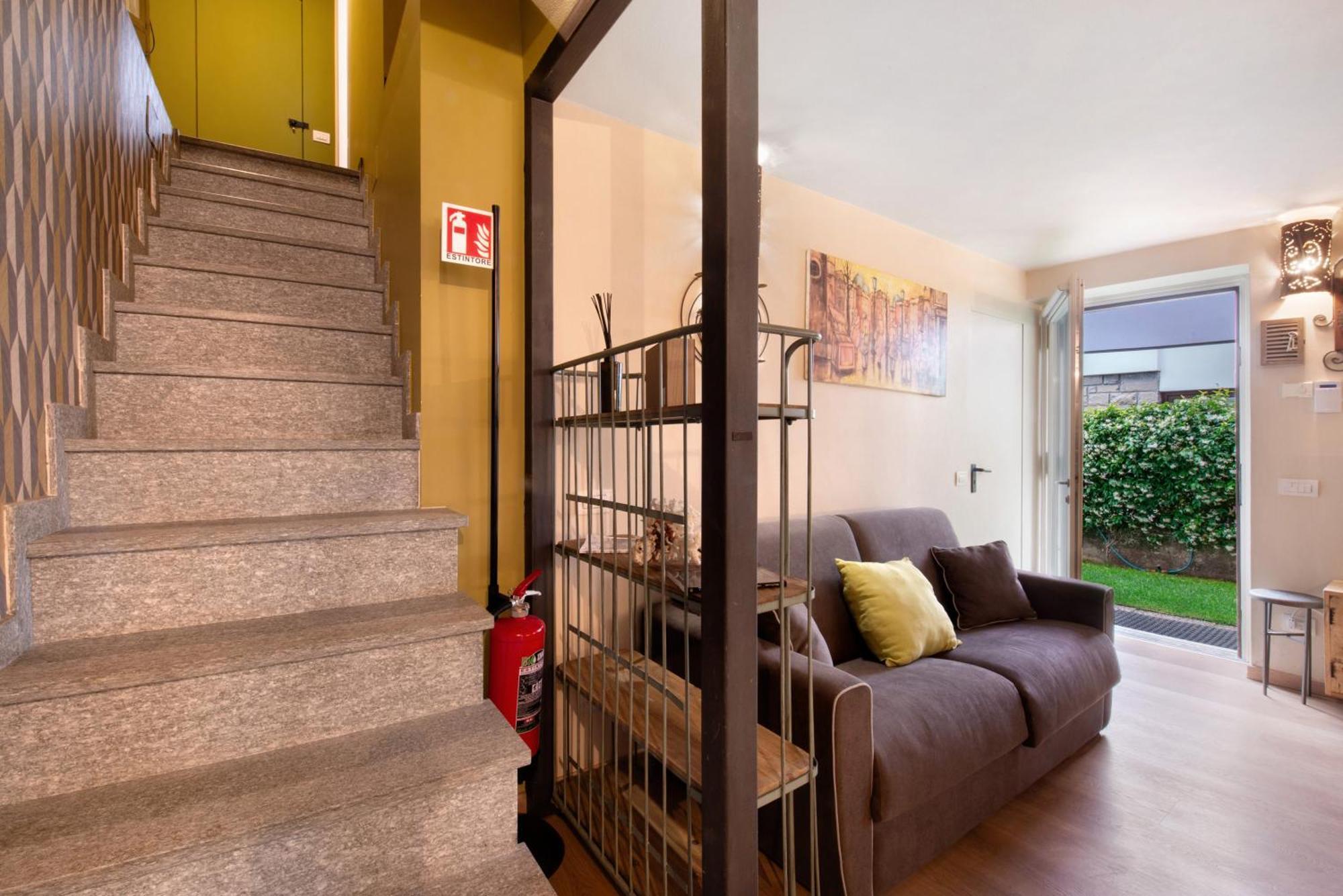 מנדלו דל לאריו Aloha Lake Apartments מראה חיצוני תמונה