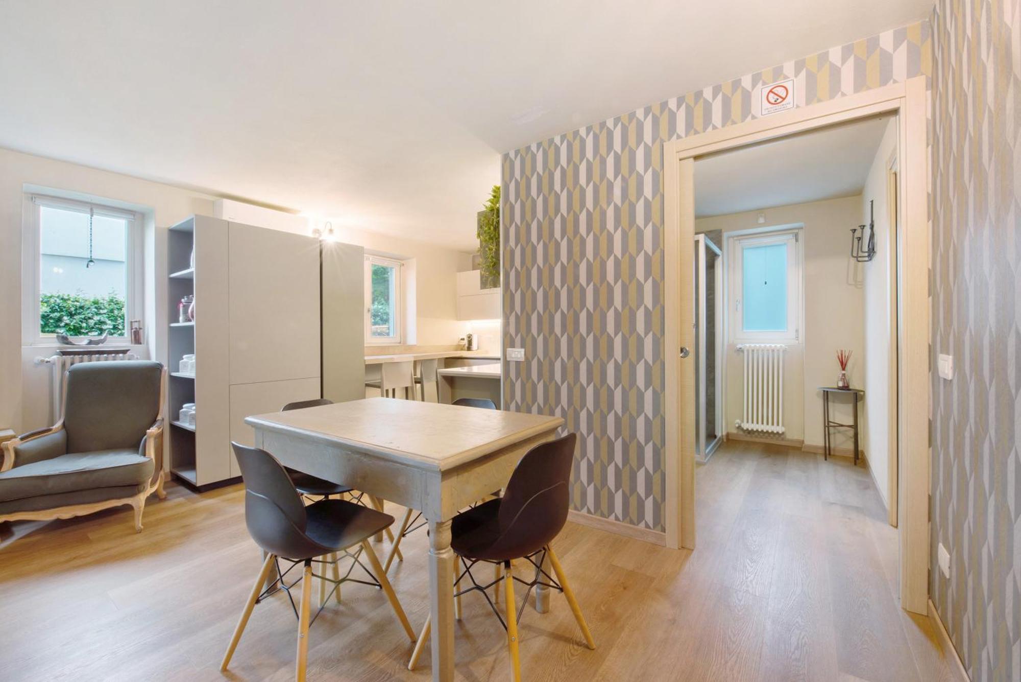 מנדלו דל לאריו Aloha Lake Apartments מראה חיצוני תמונה