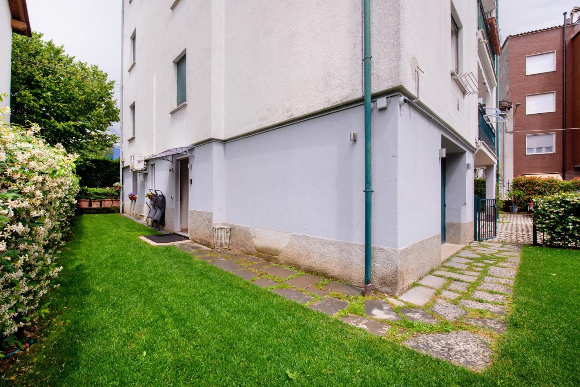 מנדלו דל לאריו Aloha Lake Apartments מראה חיצוני תמונה